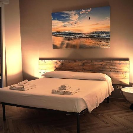 The House Of The Waves Hotel บรินดิซิ ภายนอก รูปภาพ