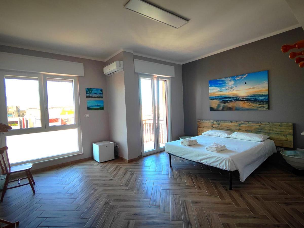 The House Of The Waves Hotel บรินดิซิ ภายนอก รูปภาพ
