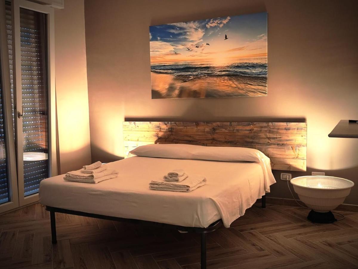 The House Of The Waves Hotel บรินดิซิ ภายนอก รูปภาพ
