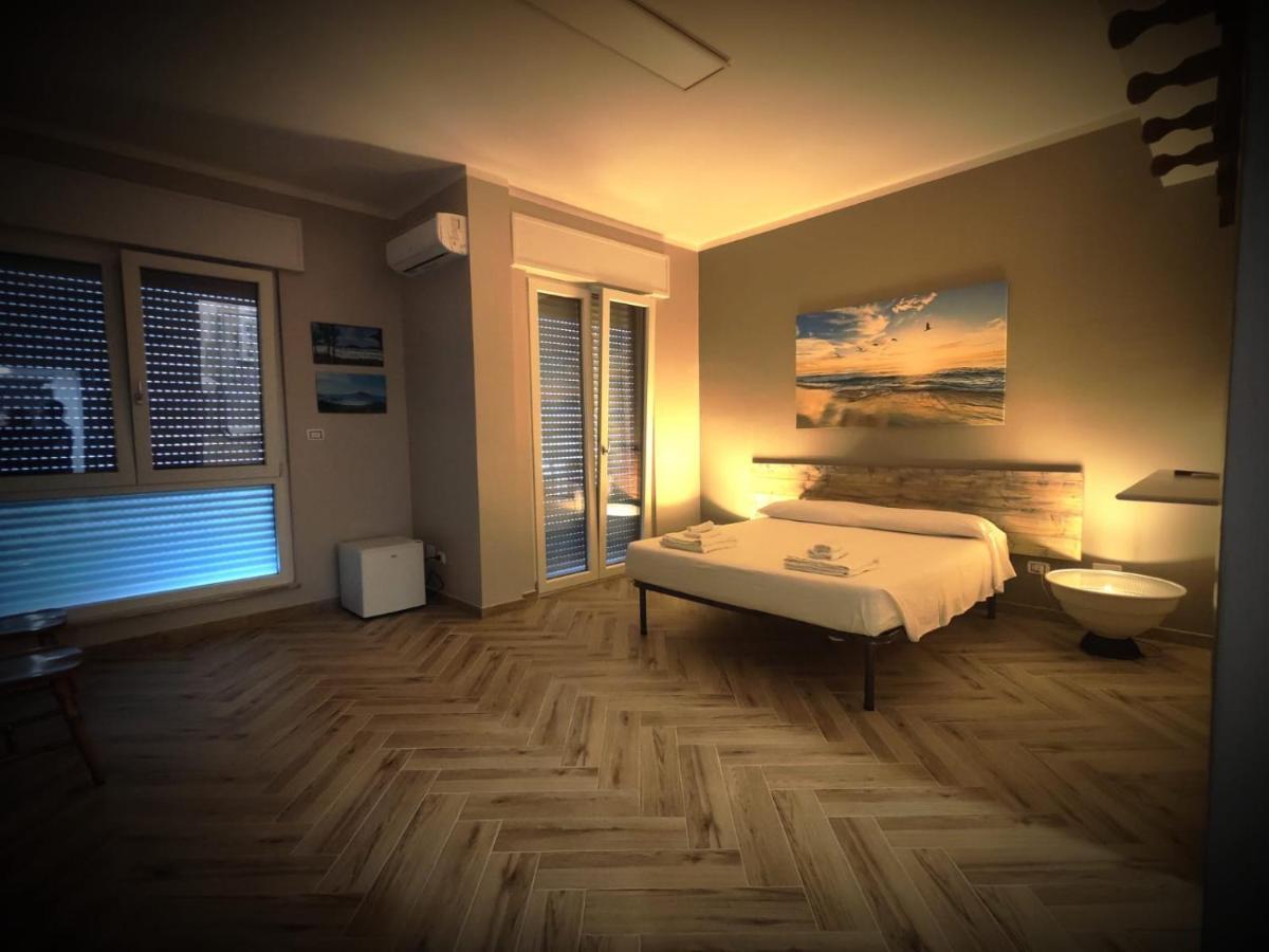 The House Of The Waves Hotel บรินดิซิ ภายนอก รูปภาพ