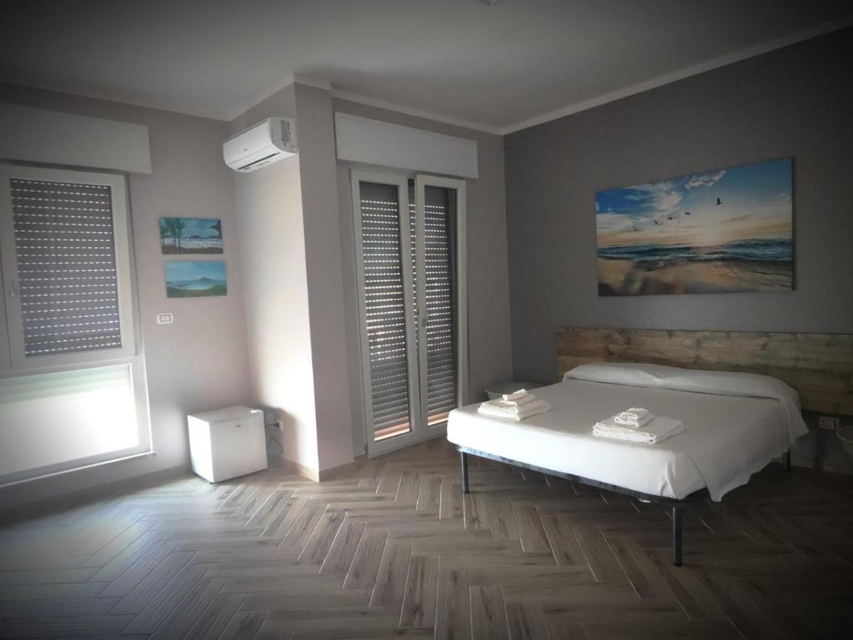 The House Of The Waves Hotel บรินดิซิ ภายนอก รูปภาพ